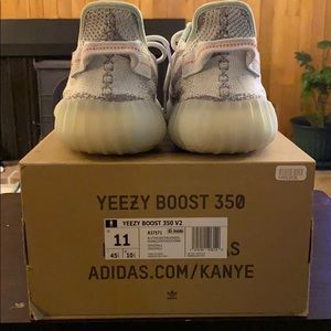 YEEZY BOOST 350 V2